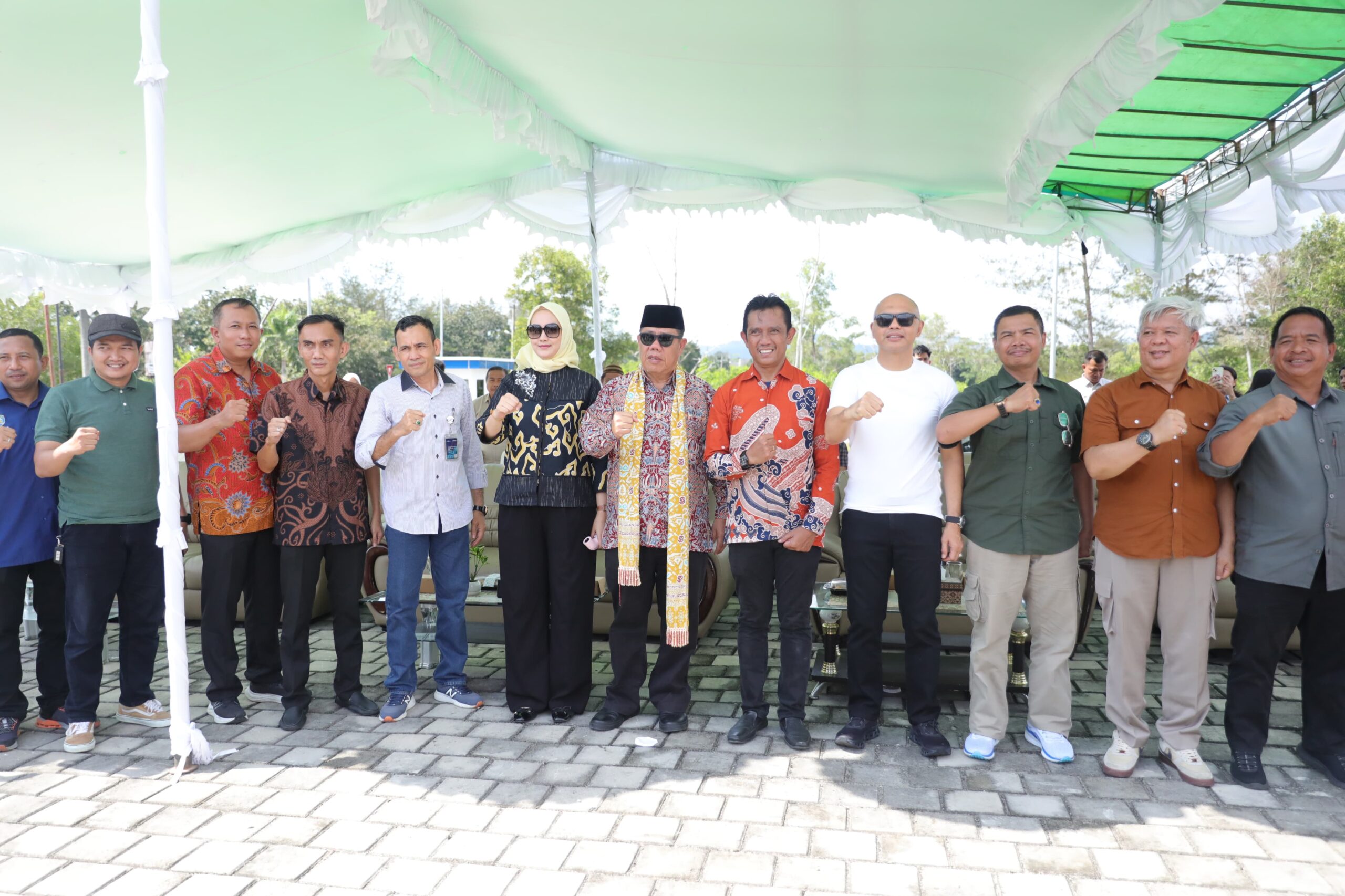 Gubernur Hidayat Buka Bazar Pangan Murah HUT ke-63 TVRI
