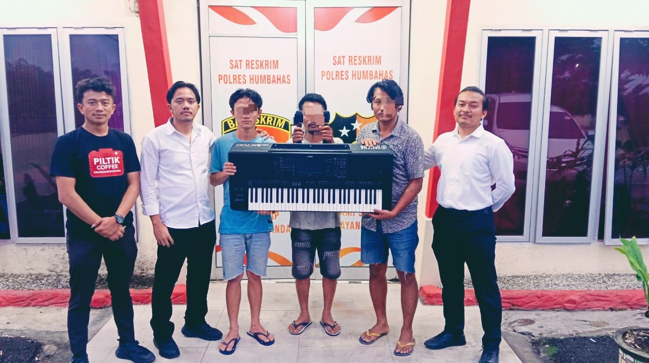 Polres Humbahas berhasil mengungkap pencurian di Gereja HKBP Nagasaribu V dan menangkap tiga pelaku serta mengamankan barang bukti.