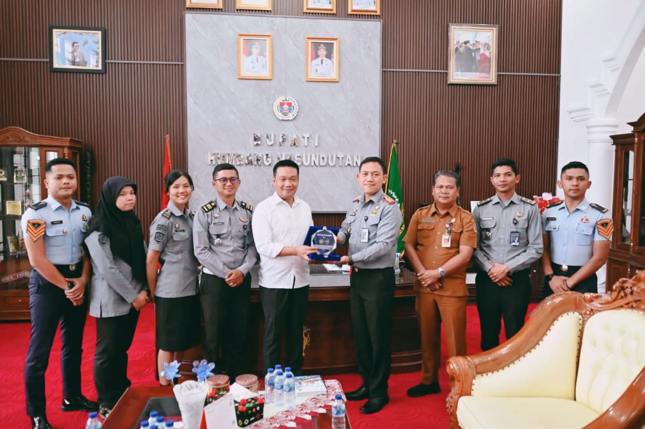 Karutan Humbahas Ucok Sinabang melakukan audiensi dengan Bupati Humbahas dan mengundangnya sebagai pembina upacara HUT RI ke-80 di Rutan.