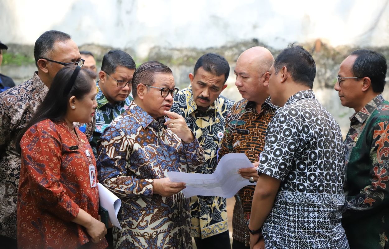Gubernur Pramono dan Wali Kota M Anwar tinjau Taman Langsat.