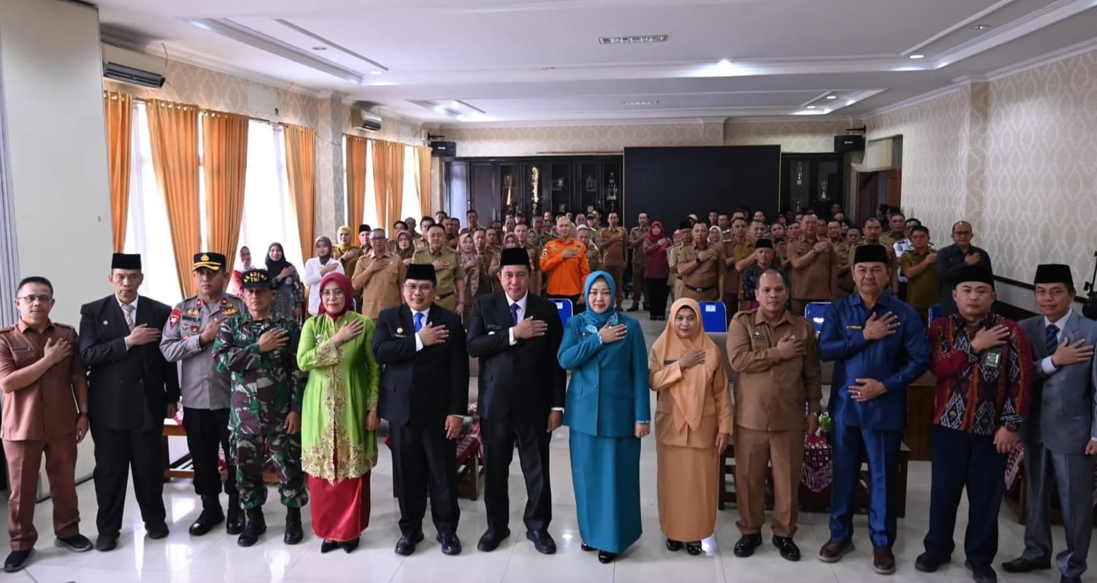 Acara pelantikan dihadiri Forkopimda Pagaralam, para asisten, staf ahli, Ketua TP PKK, kepala OPD, kabag, camat, dan lurah di lingkungan Pemkot Pagaralam Acara pelantikan dihadiri Forkopimda Pagaralam, para asisten, staf ahli, Ketua TP PKK, kepala OPD, kabag, camat, dan lurah di lingkungan Pemkot Pagaralam