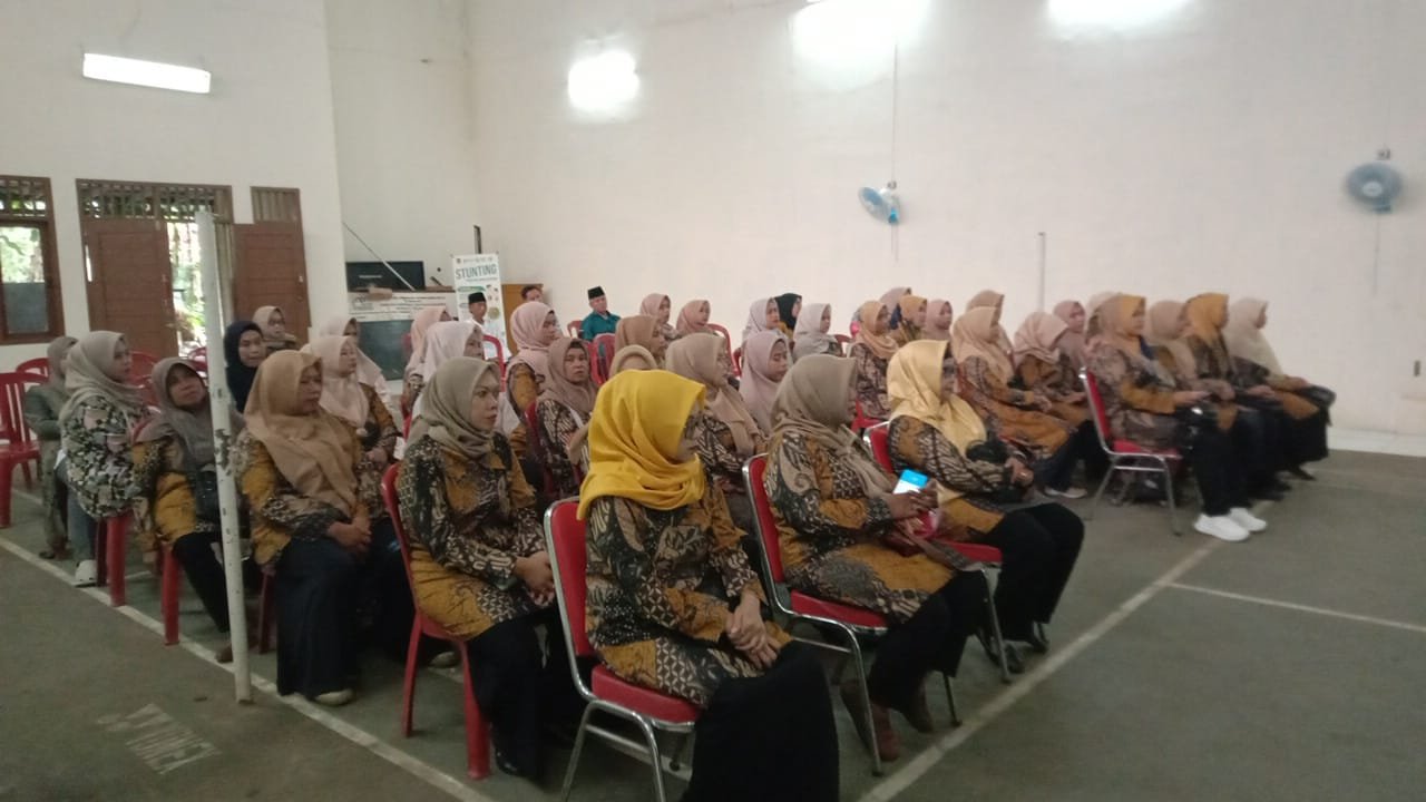 Peserta yang hadir perwakilan kader posyandu dan PKK Peserta yang hadir perwakilan kader posyandu dan PKK