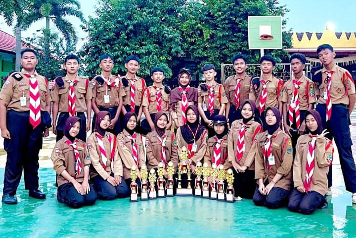 MTsN 1 Lampung Selatan meraih Juara Umum dan membawa pulang 11 piala di Perkemahan Pramuka ke-64 Kwaran Kalianda