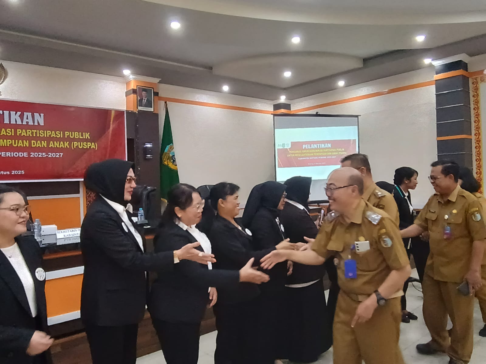 Sekda Sintang Kukuhkan Pengurus Forum PUSPA 2025-2027