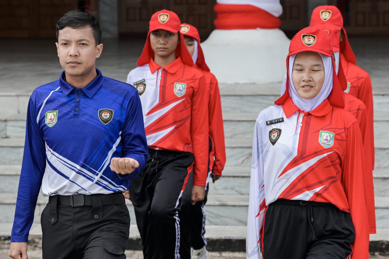 Tim pelatih akan membimbing calon anggota Paskibraka agar siap secara fisik, mental, dan disiplin.