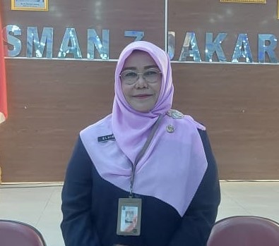 Kepala SMAN 7 Jakarta, Elvira, M.Pd,
