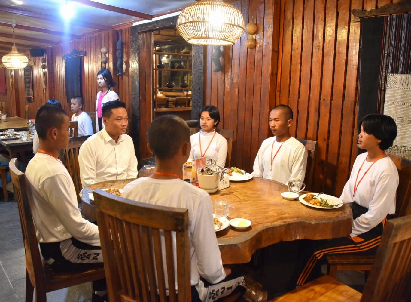 Bupati Humbahas menggelar makan malam bersama Paskibraka 2025 Bupati Humbahas menggelar makan malam bersama Paskibraka 2025