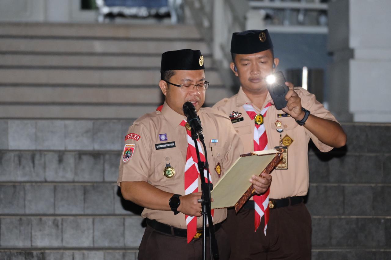Peserta lalu membacakan Tri Satya secara serentak dengan panduan langsung dari Wakil Bupati.