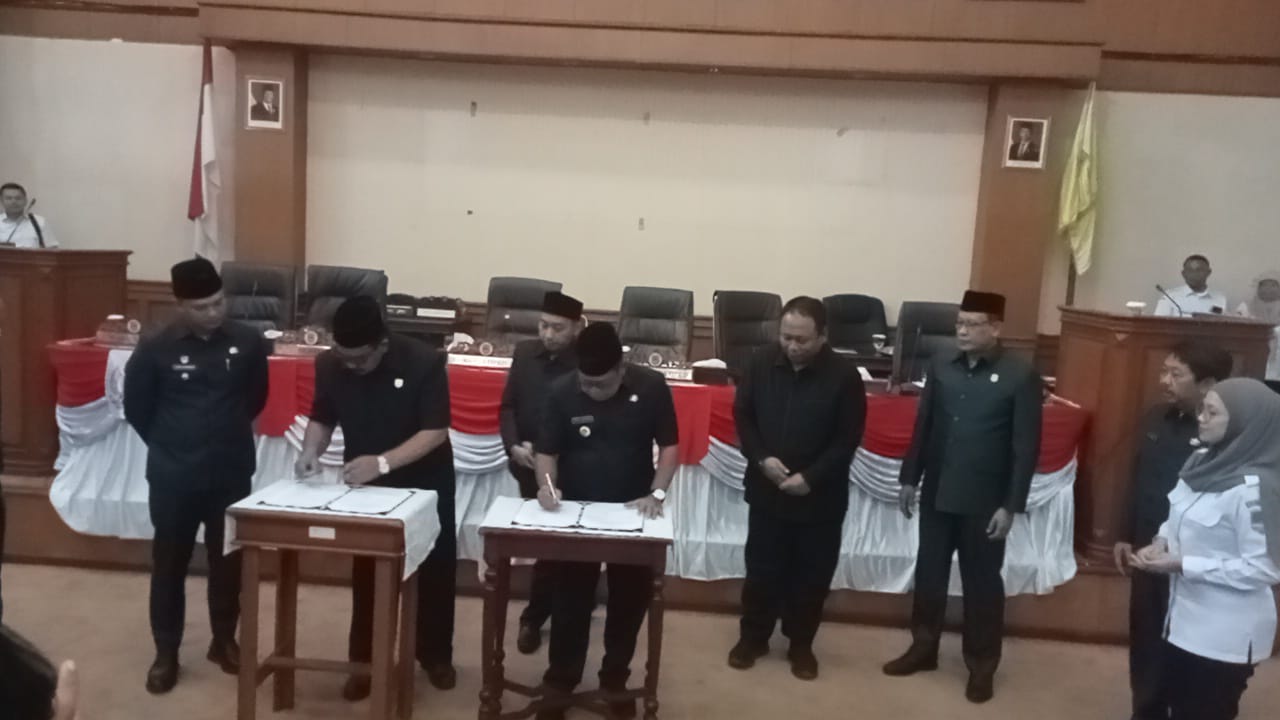 DPRD Kabupaten Majalengka menggelar rapat paripurna untuk menyetujui Rancangan Peraturan Daerah (Raperda) tentang Rencana Pembangunan Jangka Menengah Daerah (RPJMD) 2025–2029, Rabu (13/8/2025).