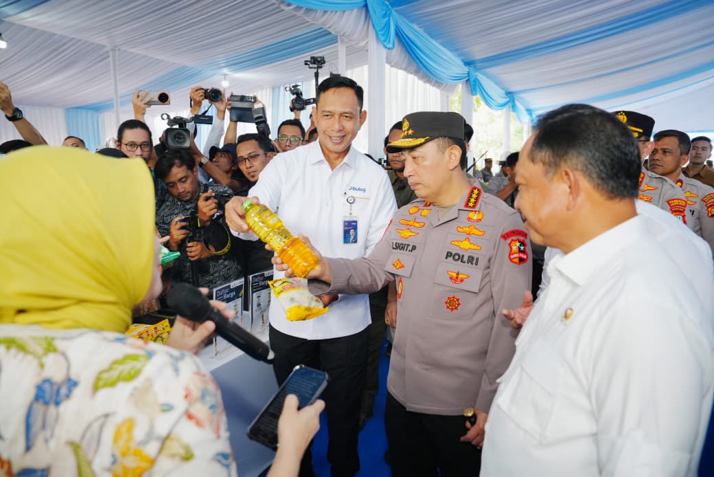 Polri dan Bulog Salurkan Ribuan Ton Beras di GPM Nasional