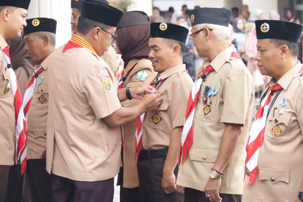 Bupati Majalengka sekaligus Ketua Kwartir Cabang (Kwarcab), Kak Drs. H. Eman Suherman, M.M, melantik Pramuka Garuda