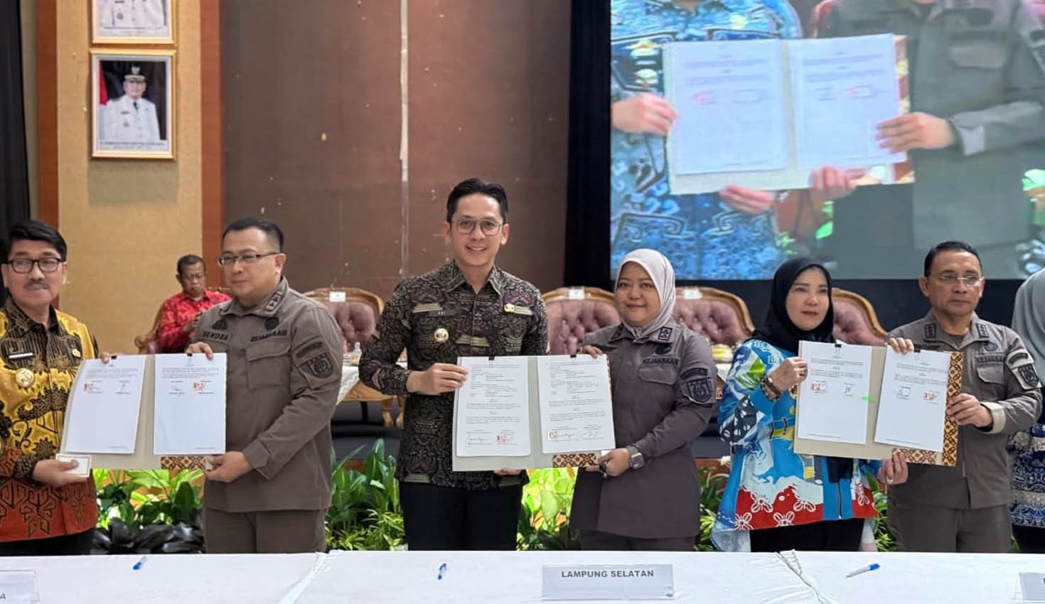 Bupati Lampung Selatan Radityo Egi Pratama menghadiri penandatanganan kerja sama dengan kepala Kejaksaan Negeri (Kajari) se-Provinsi Lampung.
