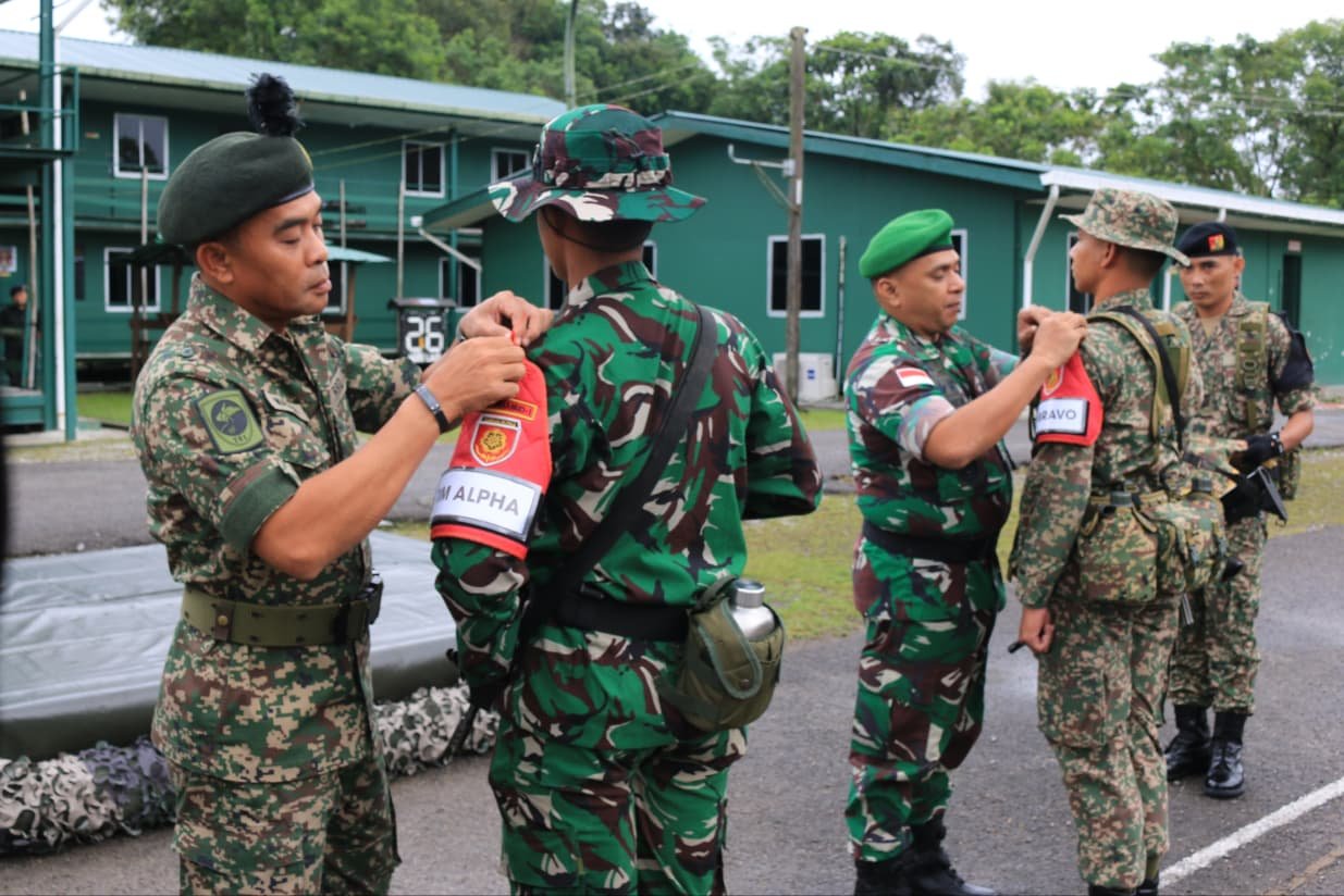 Upacara penutupan berlangsung dengan pernyataan resmi dan pelepasan tanda peserta oleh Letkol Inf Jumadal Aulia.