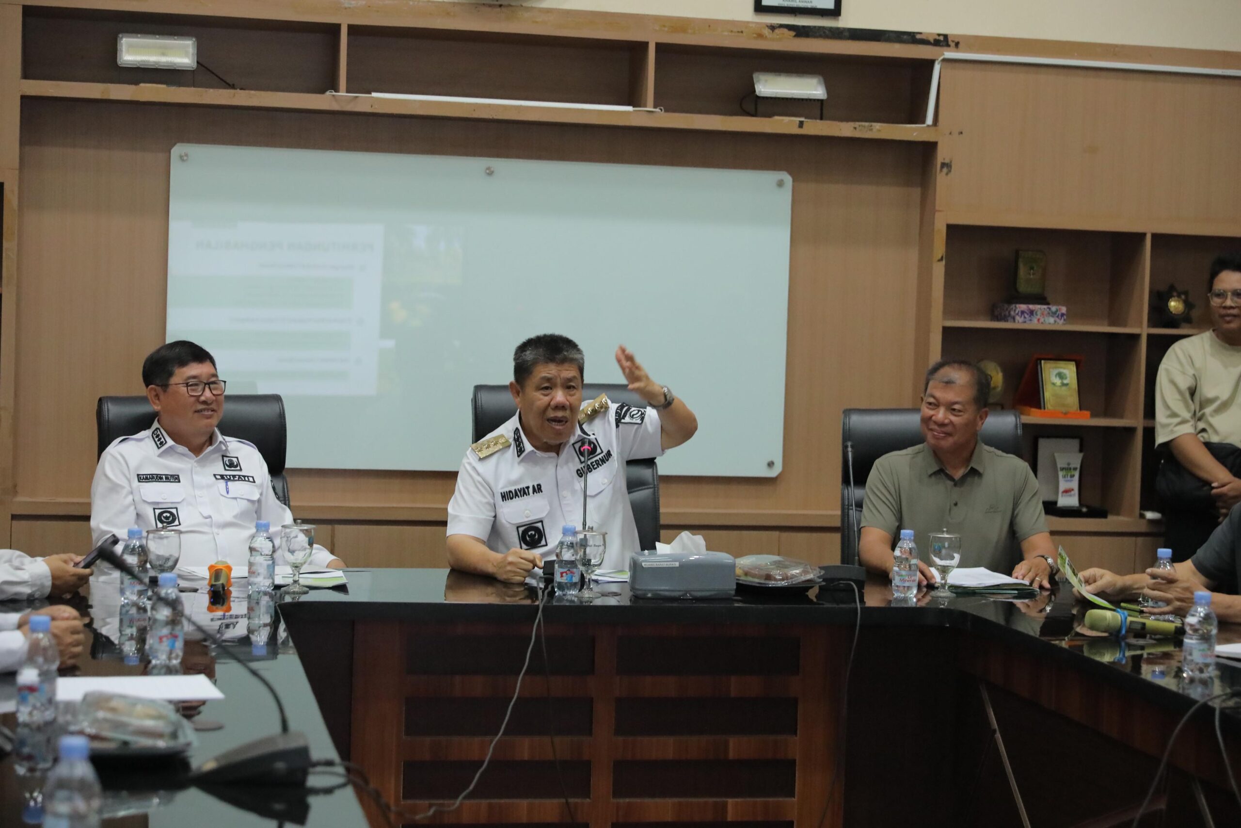 Gubernur Babel Hidayat Arsani ajak petani Beltim memanfaatkan peluang investasi kebun kelapa