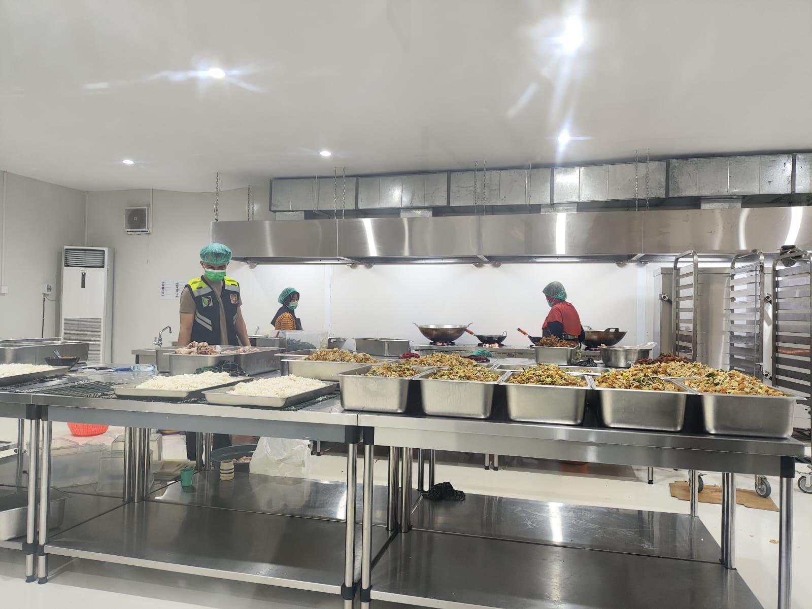 Hasil pemeriksaan organoleptik menunjukkan seluruh makanan dalam kondisi normal Hasil pemeriksaan organoleptik menunjukkan seluruh makanan dalam kondisi normal