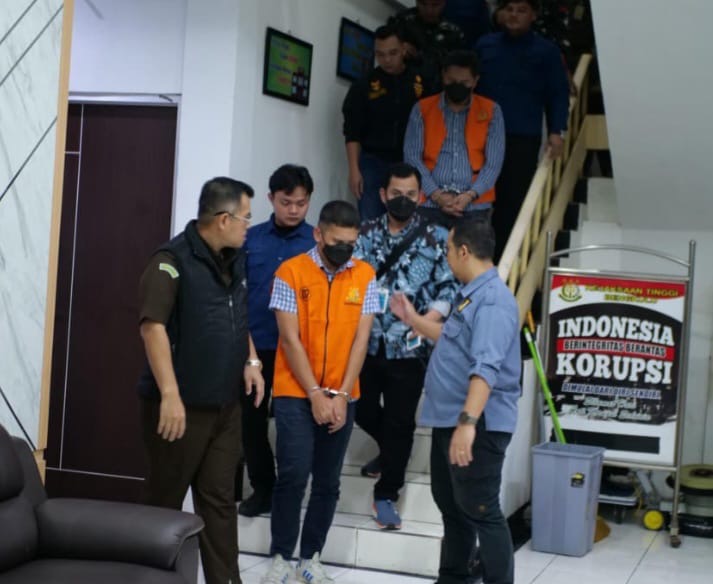 Tim penyidik Tindak Pidana Khusus (Pidsus) Kejati Bengkulu menetapkan dan menahan dua tersangka kasus korupsi perbankan
