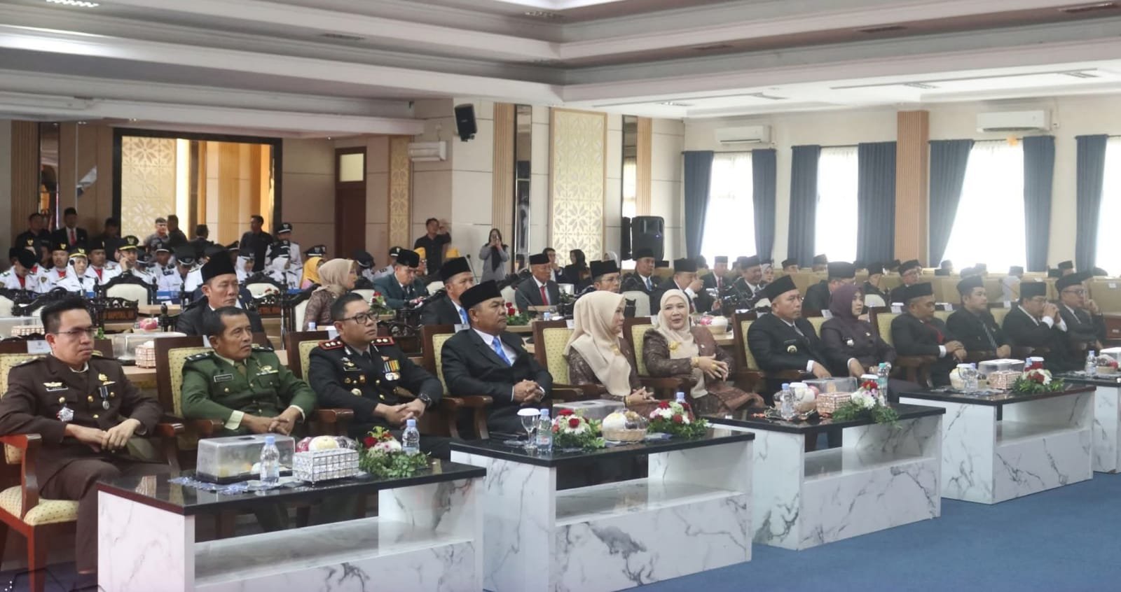 Rapat berlangsung di Ruang Sidang Utama DPRD Kota Pagaralam Rapat berlangsung di Ruang Sidang Utama DPRD Kota Pagaralam
