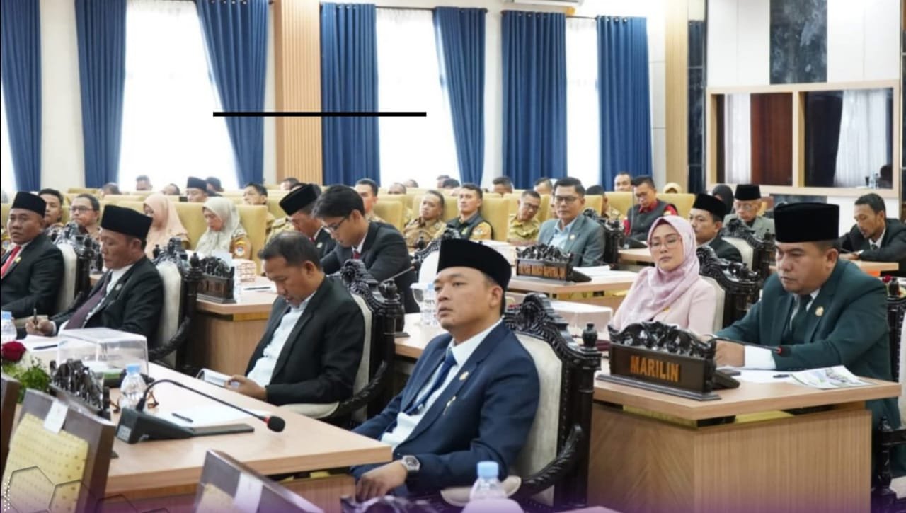 eluruh anggota DPRD hadir, bersama Forkopimda Pagaralam, Pj. Sekda, Sekretaris DPRD, Asisten, Kepala OPD, Kepala Bagian, Camat, dan Lurah. eluruh anggota DPRD hadir, bersama Forkopimda Pagaralam, Pj. Sekda, Sekretaris DPRD, Asisten, Kepala OPD, Kepala Bagian, Camat, dan Lurah.
