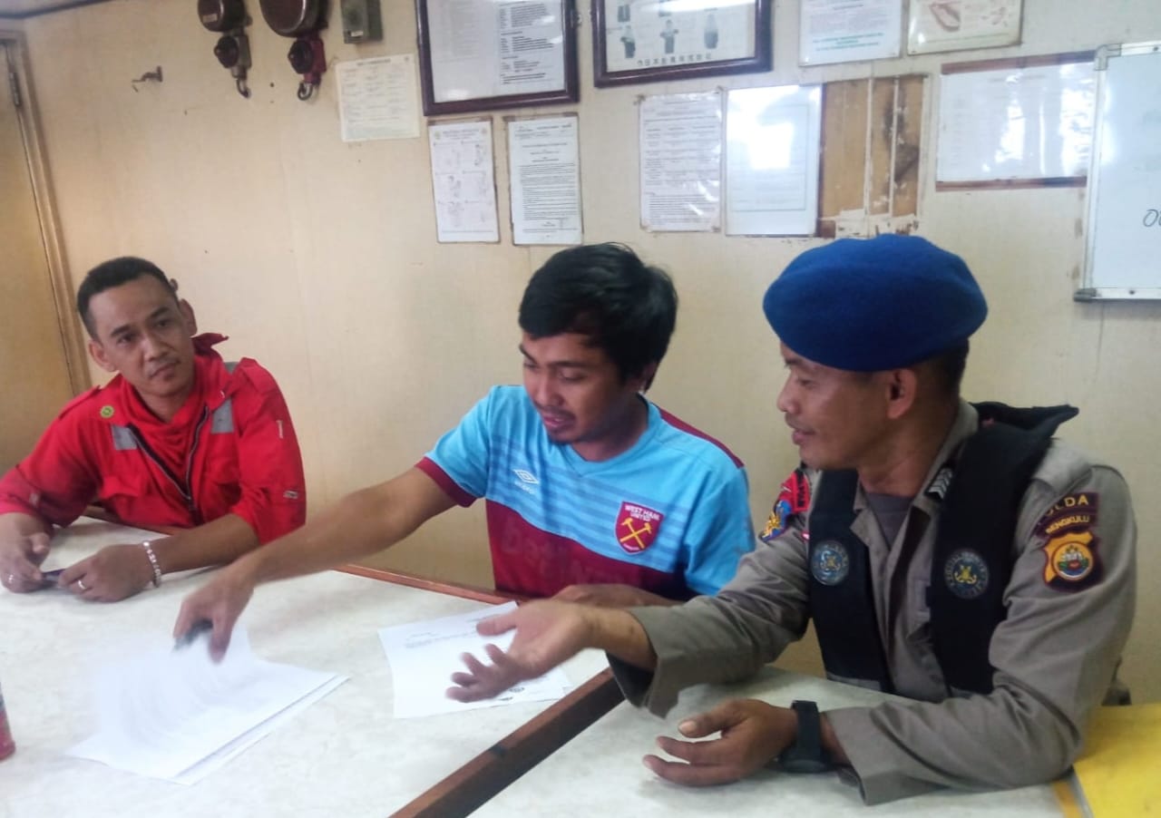 Dit Polairud Polda Bengkulu gelar patroli laut sekaligus ingatkan awak kapal soal cuaca dan keselamatan.