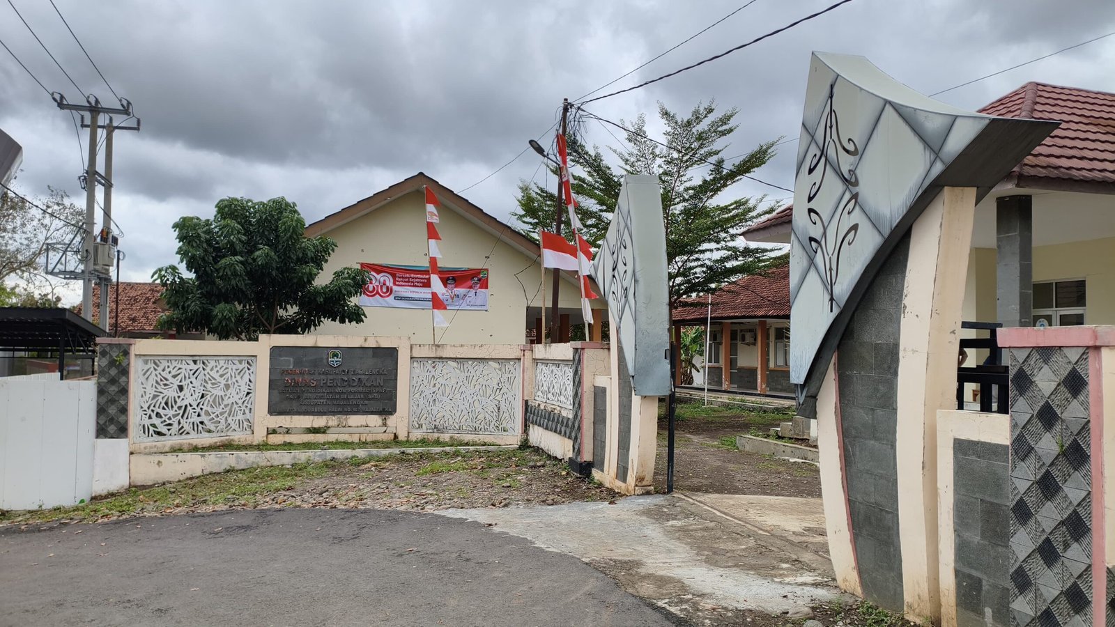 Tampak depan Sekolah Rakyat jenjang SMP. 