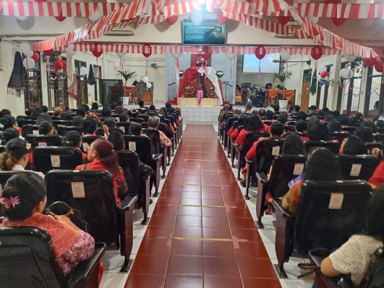 BKSG Purwakarta meriahkan HUT RI ke-80 dan HUT Purwakarta dengan kebaktian syukur, parade budaya, serta pemotongan tumpeng yang dihadiri Bupati Purwakarta.
