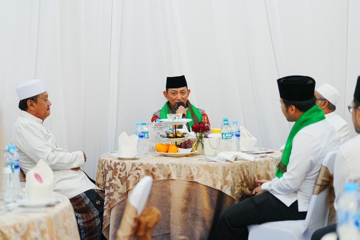 Kapolri Silaturahmi Ponpes Langitan Kapolri Silaturahmi Ponpes Langitan