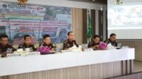Kajati Bengkulu Victor Antonius Sidabutar menyampaikan arahan dan hasil evaluasi kinerja Semester I 2025.