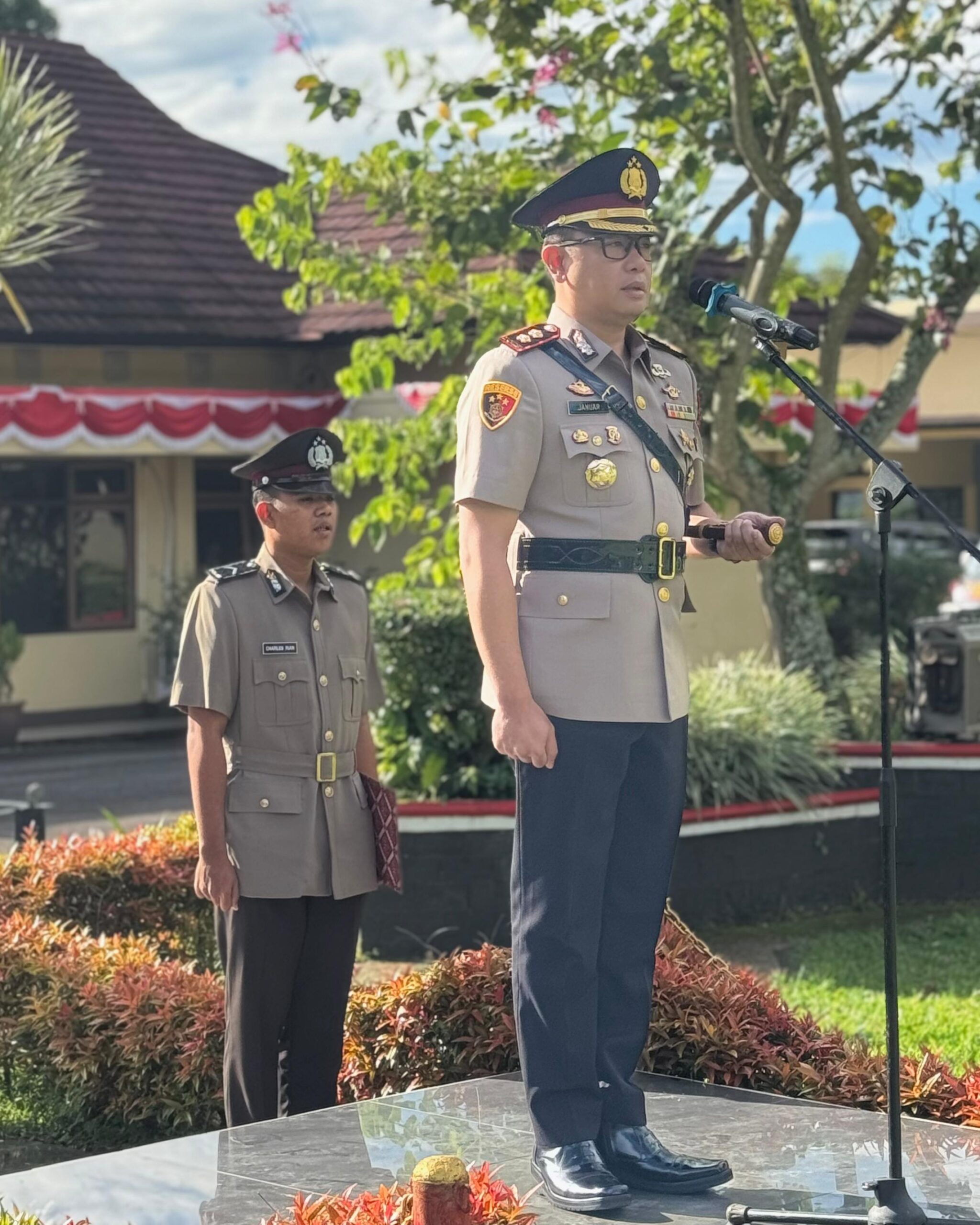 Kapolres Pagaralam AKBP Januar Kencana Setia Persada memimpin upacara Hari Juang Polri.