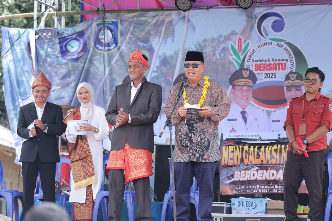 Gubernur Hidayat Arsani hadiri Pesta Adat Kapong Kundi Bersatu di Bangka Barat.