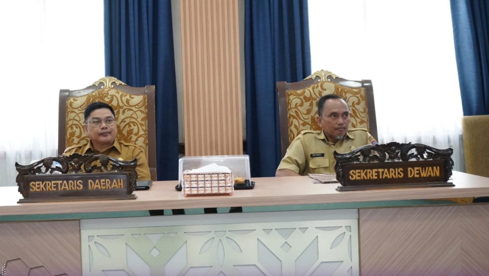 Rapat Paripurna dipimpin oleh Wakil Ketua I DPRD Hj. Dessy Siska Rapat Paripurna dipimpin oleh Wakil Ketua I DPRD Hj. Dessy Siska