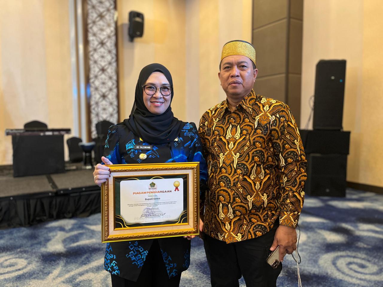 Bupati Gowa Sitti Husniah Talenrang meraih PENAIS Award 2025 dari Kemenag RI