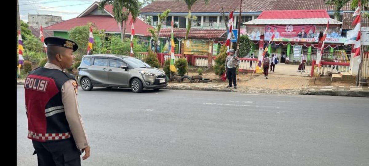 Polda Bengkulu terjunkan 170 personel dalam program Commander Wish untuk menertibkan lalu lintas pagi