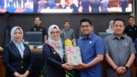 Bupati Gowa Sitti Husniah Talenrang serahkan Ranperda APBD Perubahan 2025.