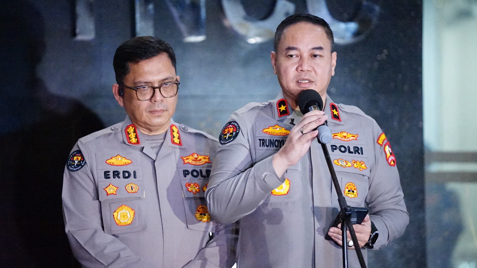 Polri mengimbau seluruh jajaran kepolisian untuk melindungi wartawan saat liputan.