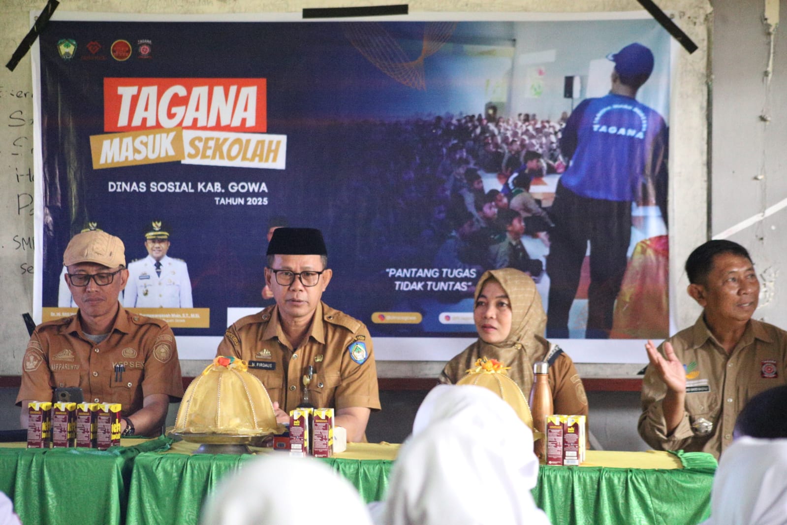 Dinsos Gowa meluncurkan program Tagana Goes to School di SMPN 2 Pattallassang untuk edukasi mitigasi bencana dan kesiapsiagaan pelajar sejak dini.