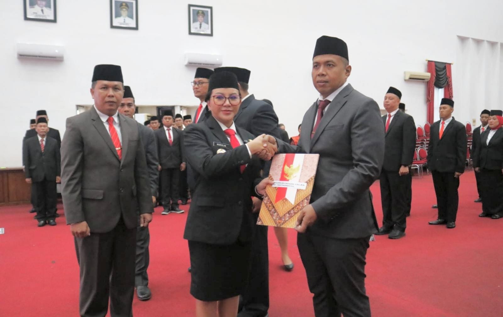 Bupati Karolin melantik pejabat baru di Pemkab Landak