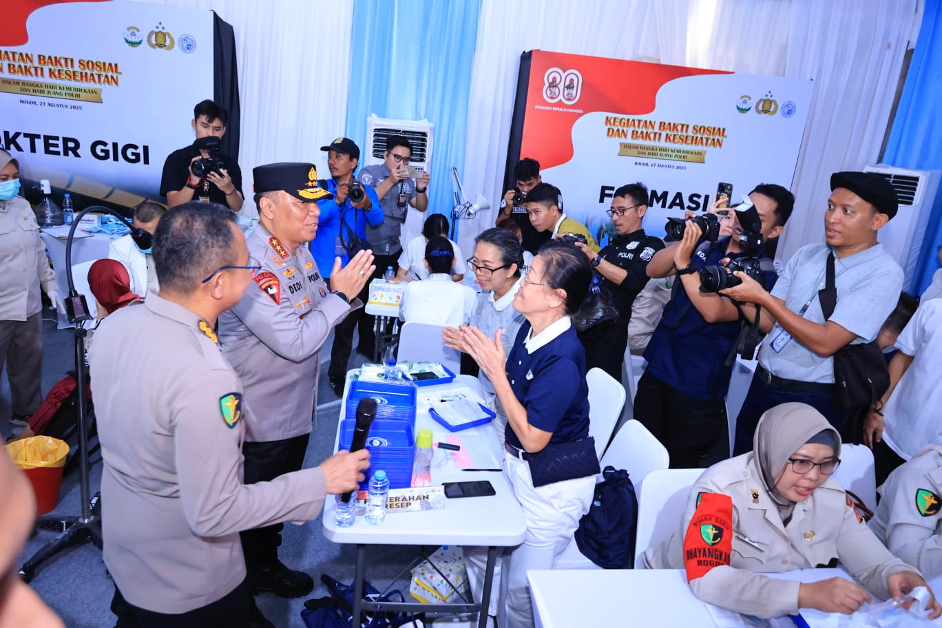 Polri menggelar bakti sosial dan kesehatan di Bogor sebagai wujud pengabdian kepada masyarakat.