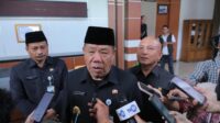 Agenda utama sidang ini adalah pengambilan keputusan terhadap tiga Rancangan Peraturan Daerah (Ranperda).