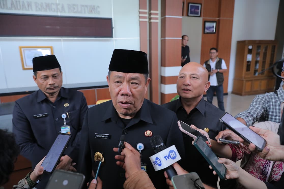 Agenda utama sidang ini adalah pengambilan keputusan terhadap tiga Rancangan Peraturan Daerah (Ranperda).