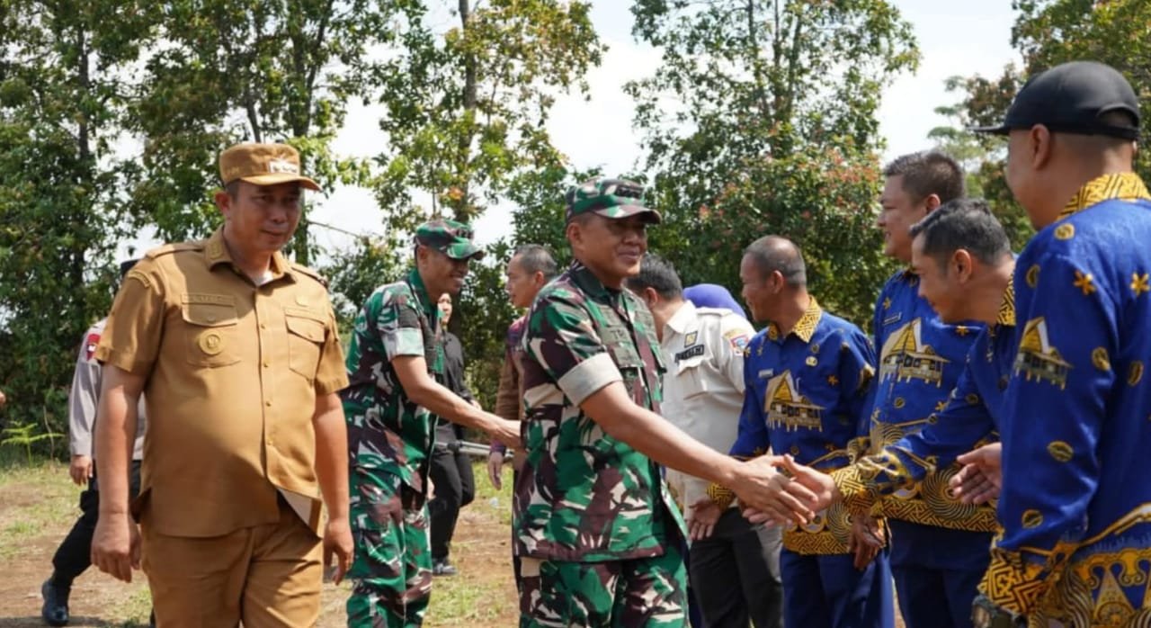 Ludi Dampingi Sekjen Kemhan Tinjau SMA TN Pagaralam