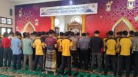 Polres Pagaralam gelar Sholat Ghaib untuk almarhum Affan Kurniawan. Warga dan personel Polri ikut berdoa bersama dalam suasana khusyuk dan haru.