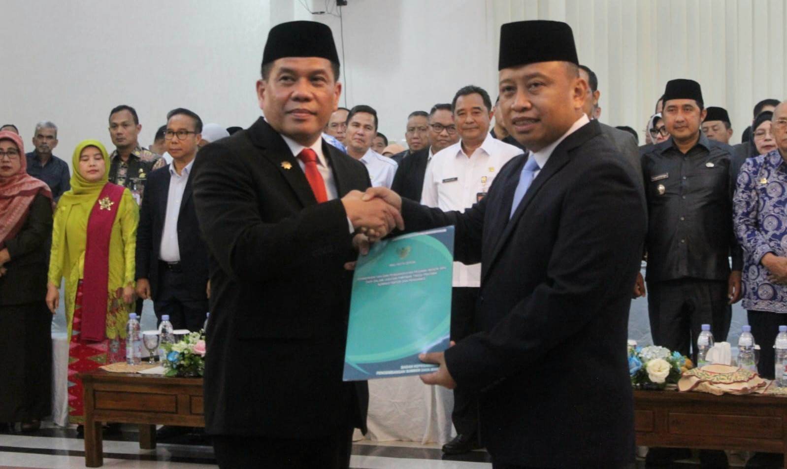 Wali Kota Depok Supian Suri resmi melantik Mangnguluang Mansur sebagai Sekda Kota Depok, Rabu (20/8/2025)