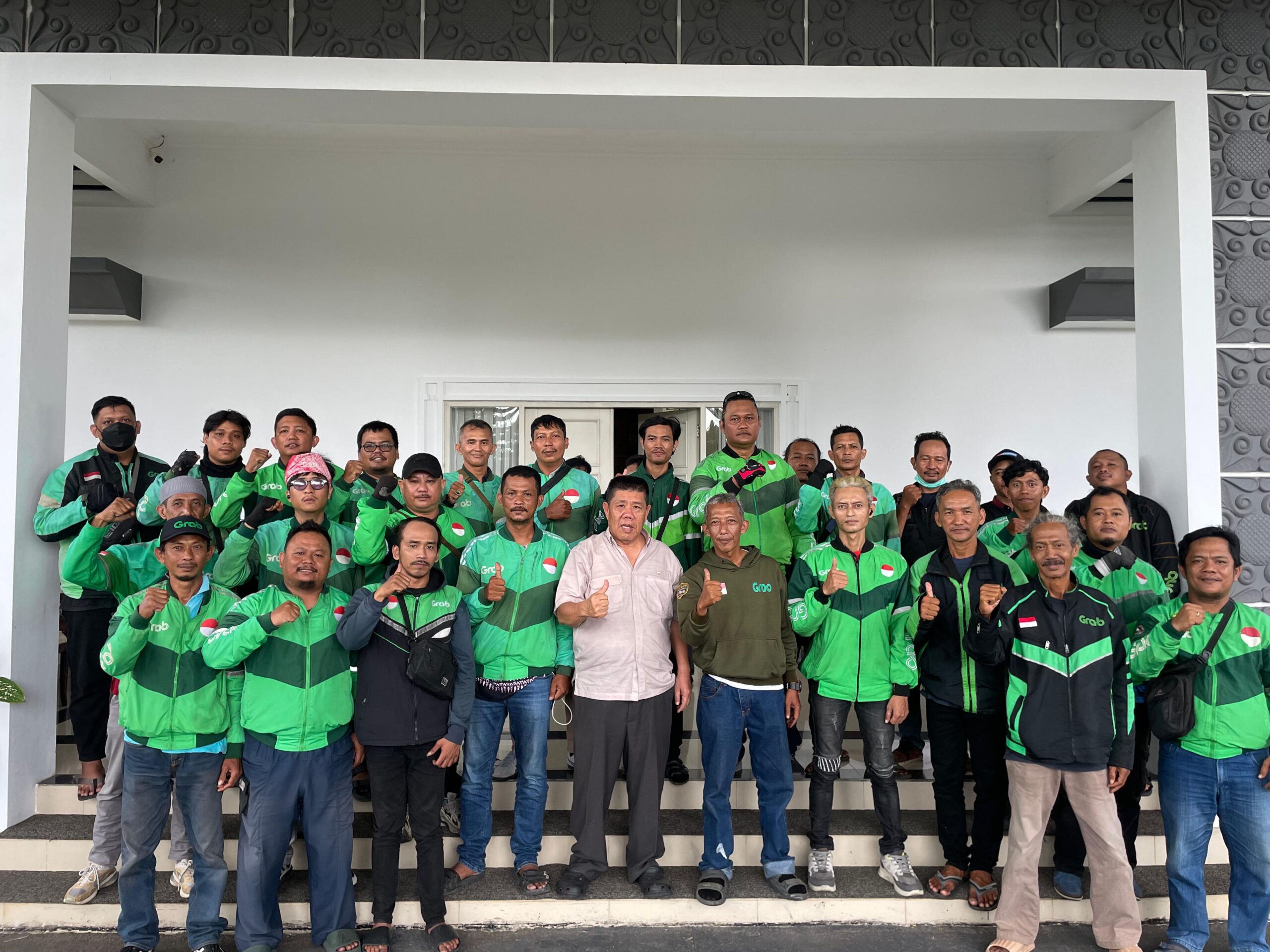 Gubernur Hidayat Arsani bersama Persatuan Ojol Babel menolak anarkisme dan siap menjaga keamanan Bangka Belitung agar tetap kondusif.