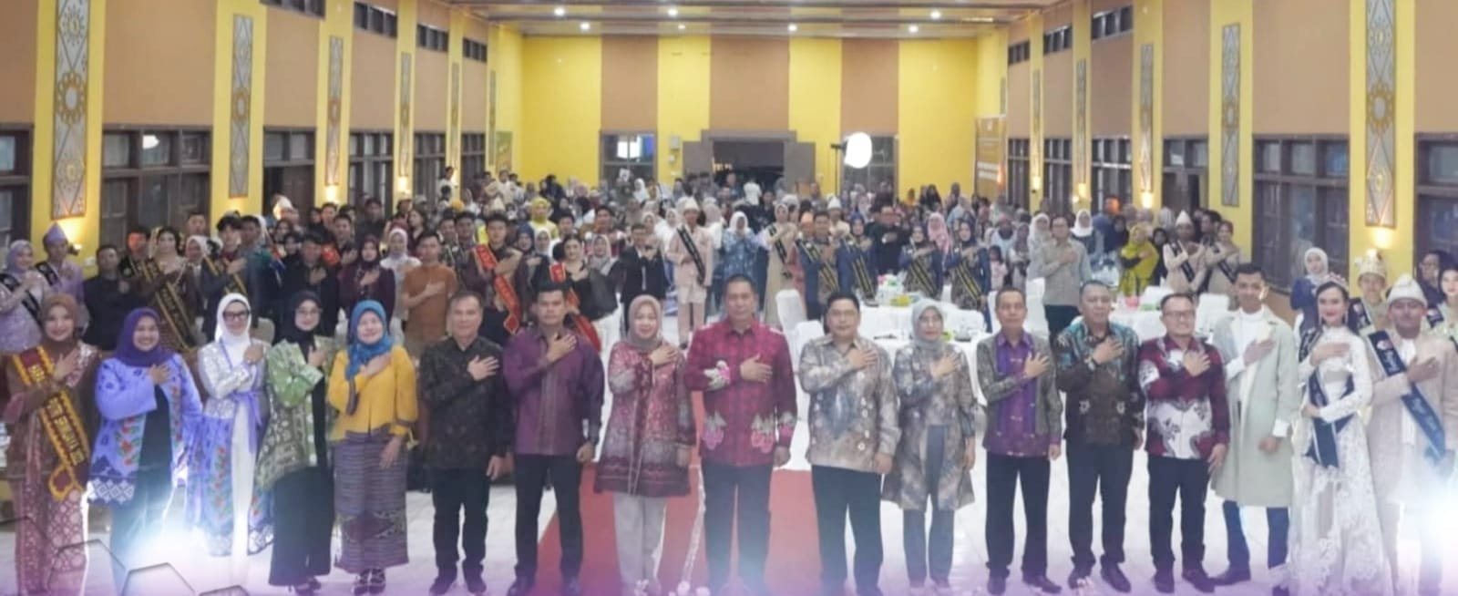 Wali Kota Pagar Alam, Ludi Oliansyah, bersama Ketua TP PKK Hera Parianti Ludi, membuka Grand Final Pemilihan Bujang Gadis Kampus (BGK) Kota Pagar Alam 2025. Acara berlangsung di Gedung Balai Kota, Sabtu malam (30/8/2025).