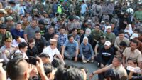 Bupati Lampung Selatan Egi duduk bersama warga di aksi damai, dengarkan aspirasi rakyat, dan tegaskan komitmen tindak lanjuti masukan masyarakat.