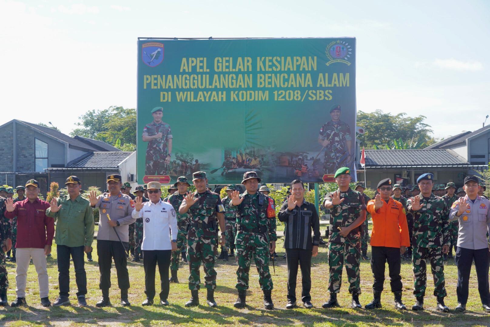 Danrem 121/Abw Brigjen TNI Purnomosidi buka Apel Kesiapan Penanggulangan Bencana di Sambas