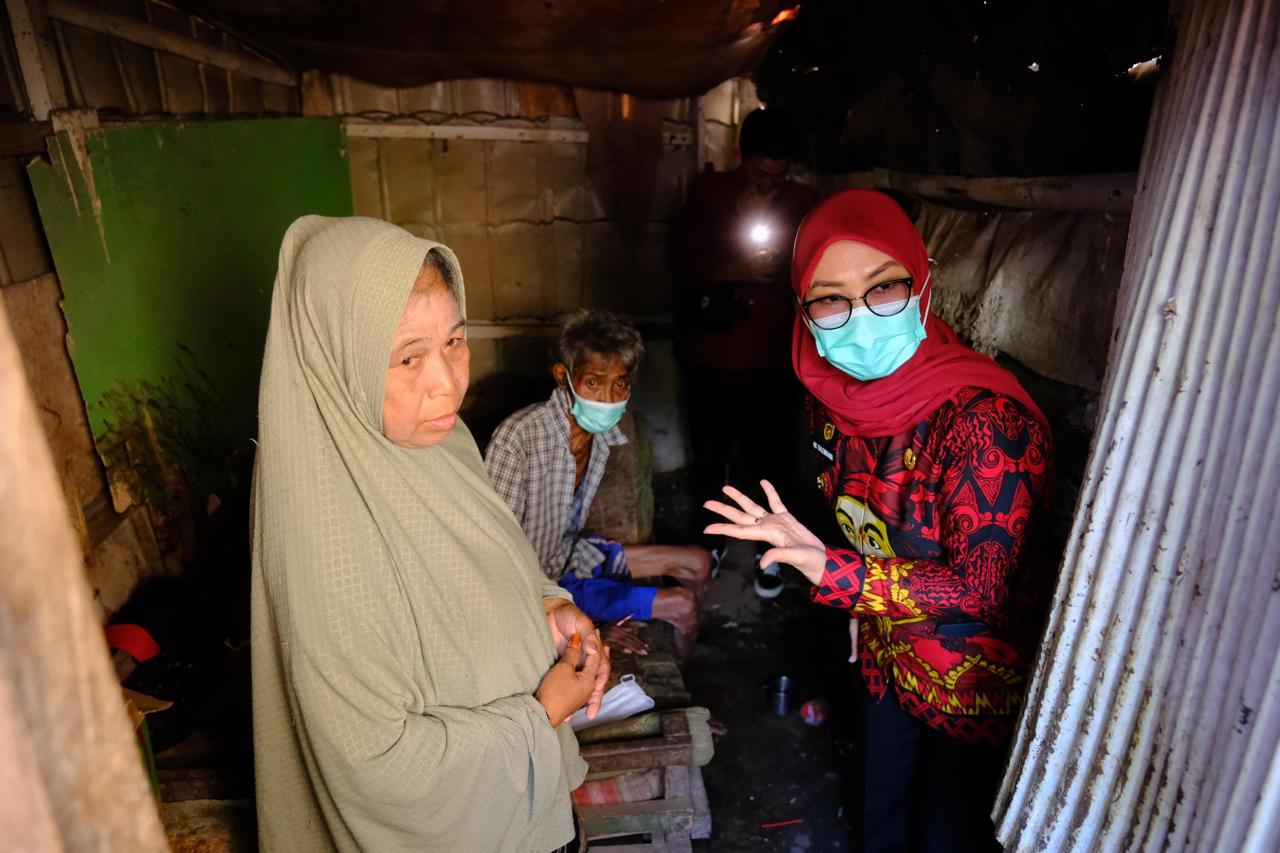Pemkab Gowa bersama Tim Lacak turun langsung intervensi keluarga miskin ekstrem dengan bantuan pangan, usaha, kesehatan, hingga perbaikan rumah