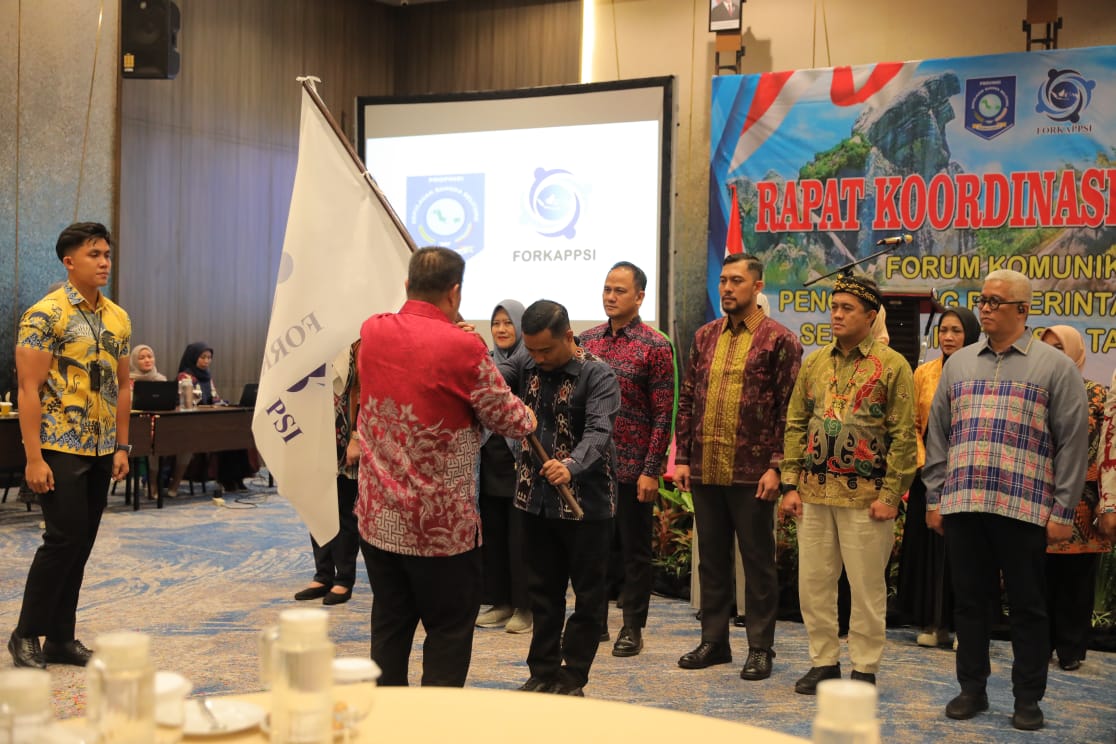 Gubernur Hidayat Arsani lantik Hendry Donald sebagai Ketua FORKAPPSI 2025–2029 di Belitung.