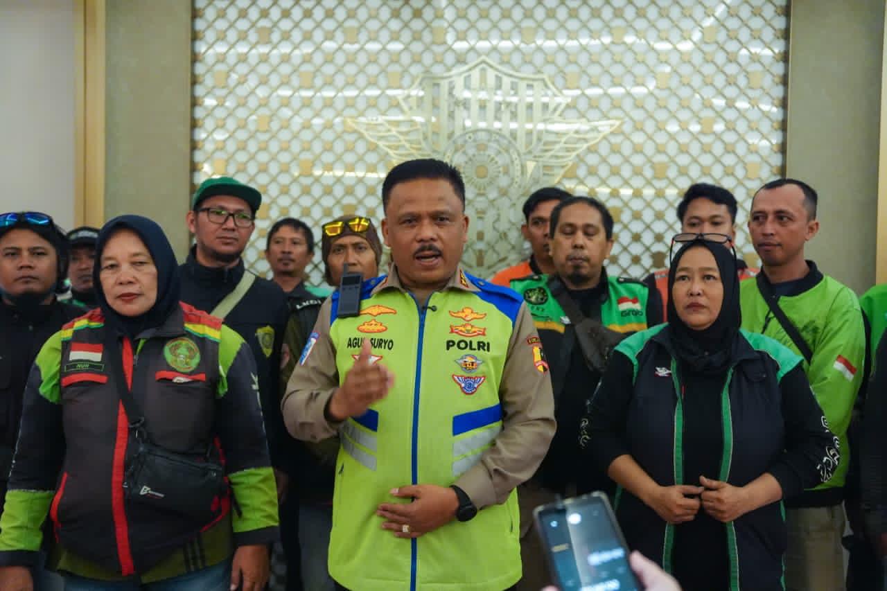 Komunitas ojol apresiasi program Polantas Menyapa Korlantas Polri. Edukasi keselamatan, safety riding, dan sinergi dengan Polri makin diperkuat.