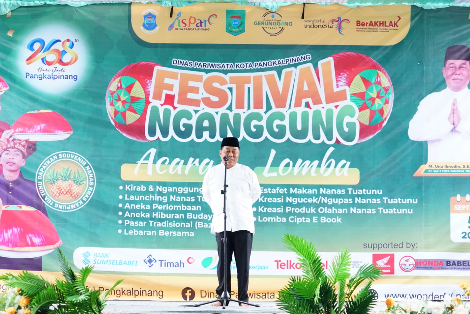 Penjabat (Pj) Wali Kota Pangkalpinang, M. Unu Ibnudin, resmi membuka Festival Nganggung dalam rangka memperingati Maulid Nabi Muhammad SAW 1446 H di Masjid Al Muqarrom, Jumat (5/9/2025).
